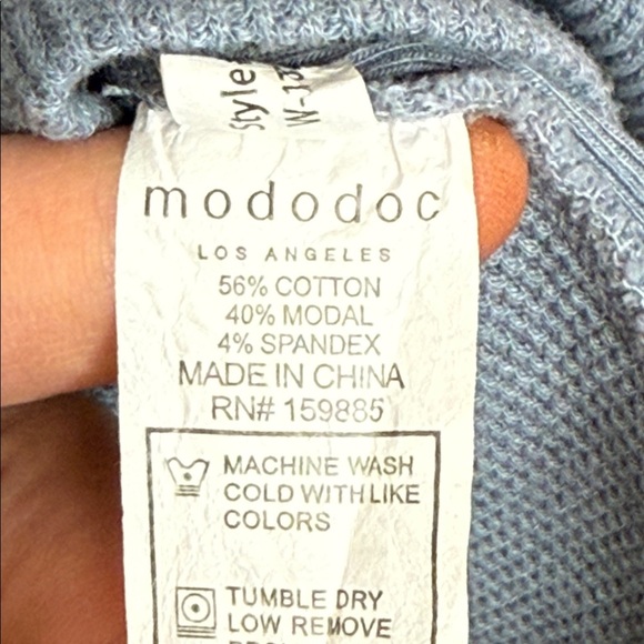 Mododoc Long Sleeve Blue Thermal V-Neck Top Size Medium - Picture 6 of 7
